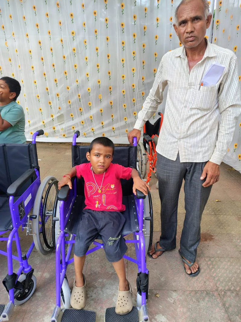 चाचर निवासी दिव्यांग बालक अद्विक को मिला नया संबल