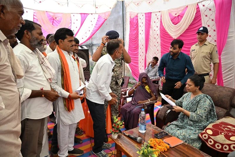बलावनी में सामाजिक संवाद, गुटखा, पुडिया छोडने दिलाया संकल्प