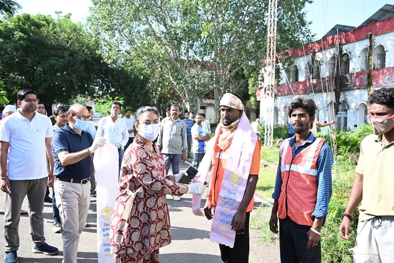 कलेक्ट्रेट परिसर सहित शासकीय कार्यालयों में चला स्वच्छता अभियान